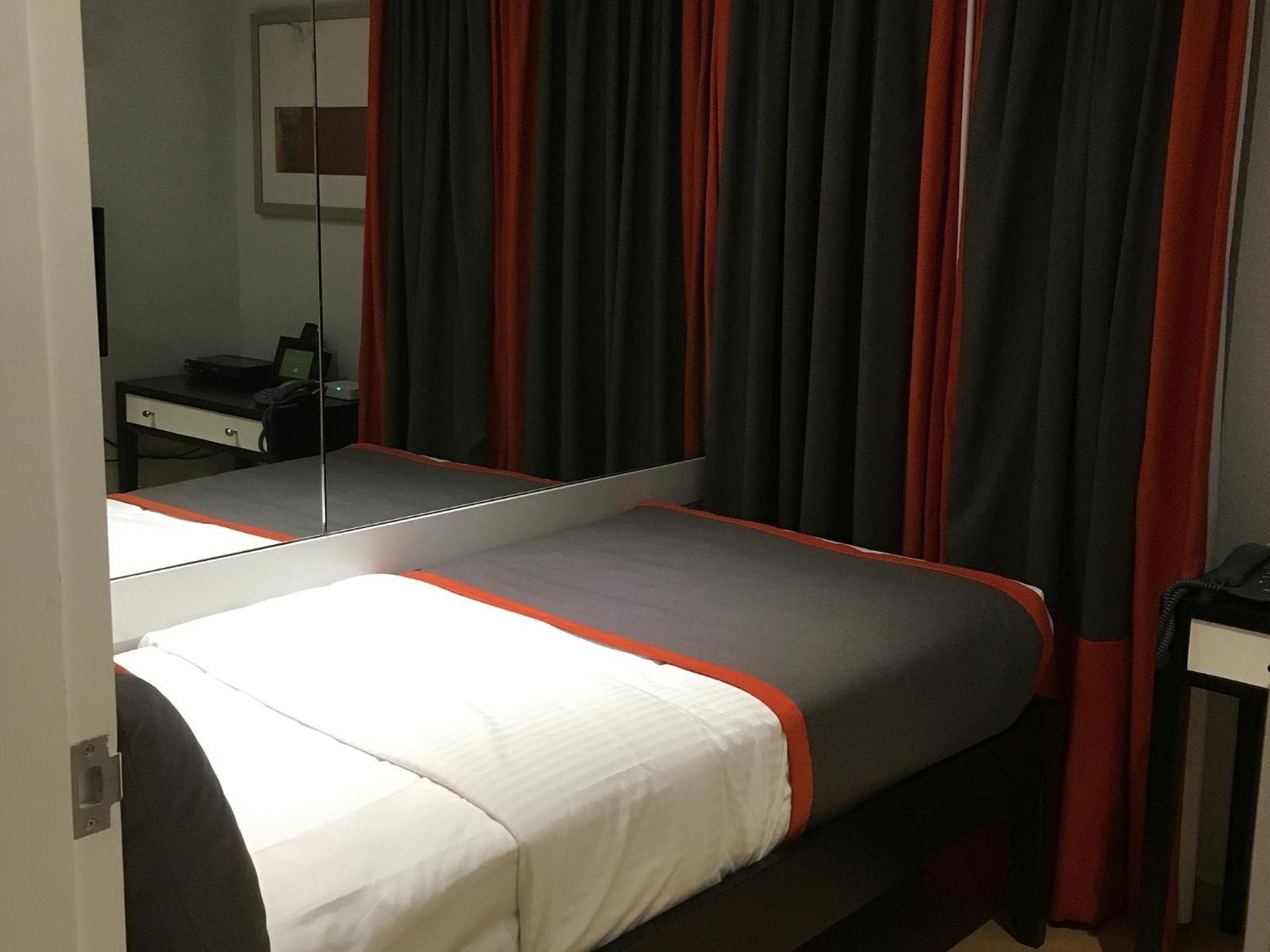 Avant Serviced Suites - Personal Concierge Manila Exteriör bild
