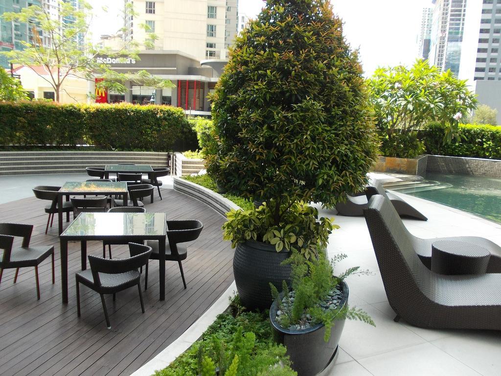 Avant Serviced Suites - Personal Concierge Manila Exteriör bild