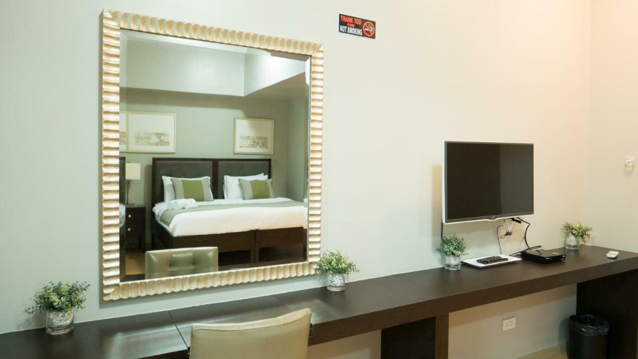 Avant Serviced Suites - Personal Concierge Manila Exteriör bild